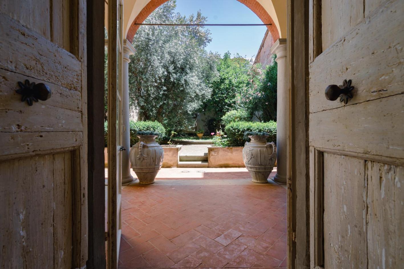 Apartamento Piazza Dei Ciompi With Private Garden Florencia
